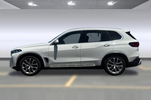 White 2025 BMW X5 PHEV xDrive50e