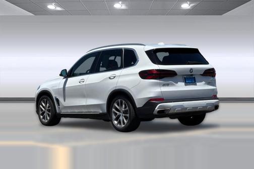 White 2025 BMW X5 PHEV xDrive50e