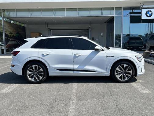 2021 Audi e-tron Premium Plus