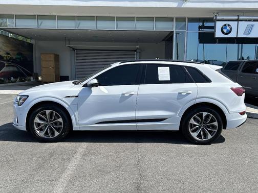 2021 Audi e-tron Premium Plus