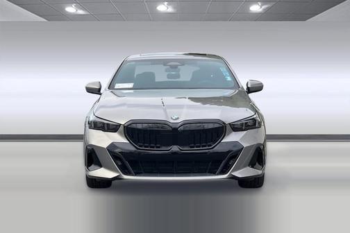 Oxide Grey Metallic 2026 BMW 530 530i