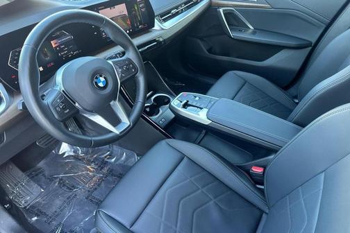 San Remo Green Metallic 2025 BMW X1 xDrive28i