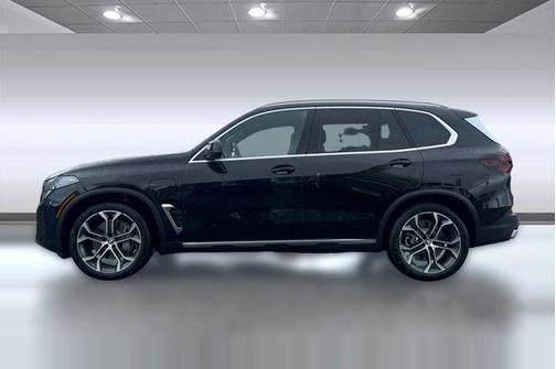 Black Sapphire Metallic 2026 BMW X5 PHEV xDrive50e