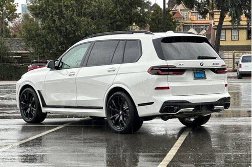 2026 BMW X7 M60i