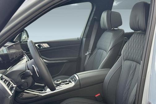 Brooklyn Grey Metallic 2026 BMW X7 M60i