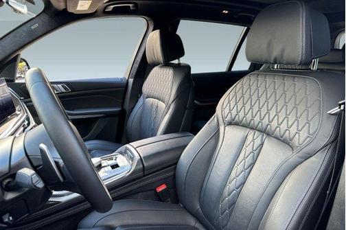 Carbon Black Metallic 2026 BMW X7 M60i