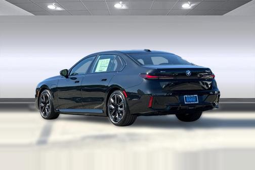 2026 BMW 750e i xDrive