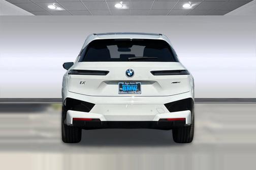 2025 BMW iX xDrive50