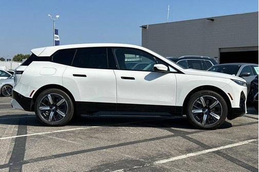 2025 BMW iX xDrive50