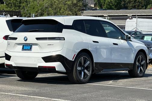 2025 BMW iX xDrive50