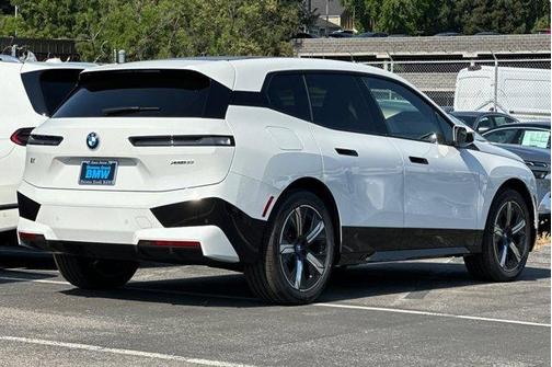 2025 BMW iX xDrive50