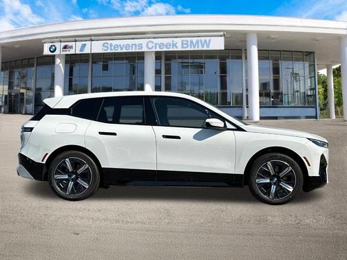 2025 BMW iX xDrive50