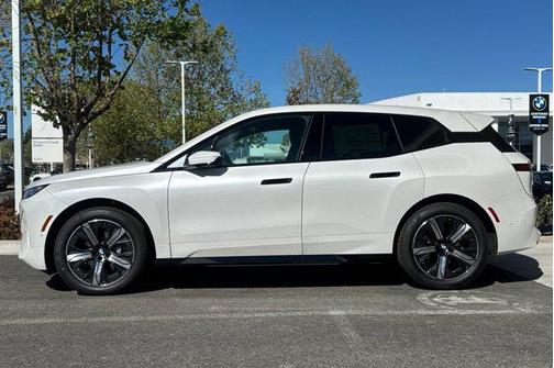 Mineral White Metallic 2026 BMW iX xDrive45