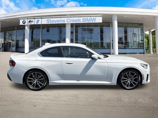 2022 BMW 230 i