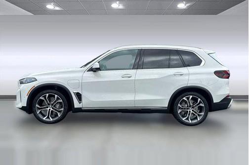 Alpine White 2026 BMW X5 PHEV xDrive50e