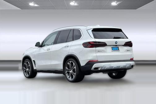 Alpine White 2026 BMW X5 PHEV xDrive50e
