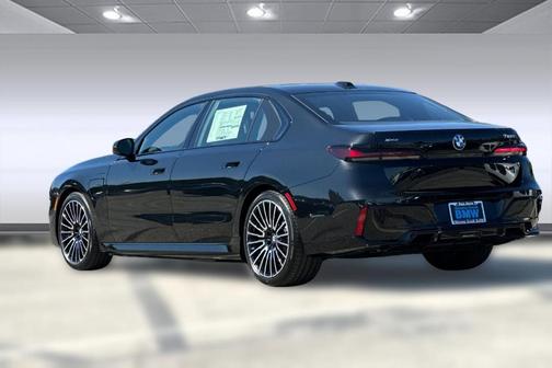 2026 BMW 750e i xDrive