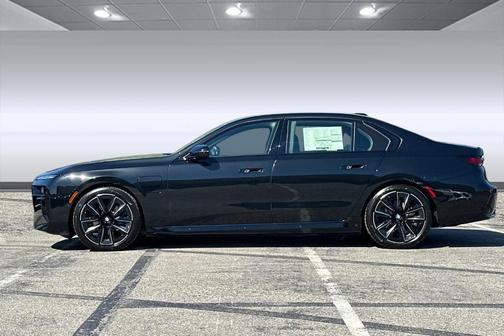 2026 BMW 750e i xDrive