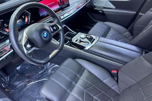 Alpine White 2023 BMW i7 xDrive60