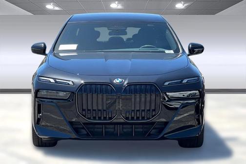 2025 BMW 740 i