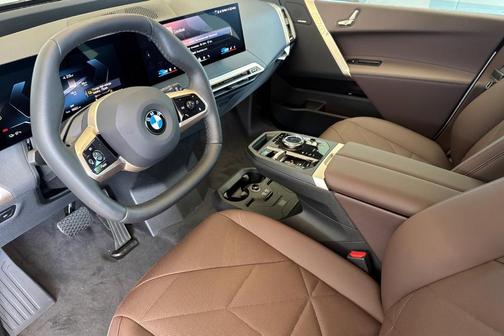 2026 BMW iX xDrive60