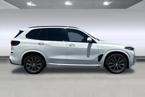 Alpine White 2024 BMW X5 xDrive40i