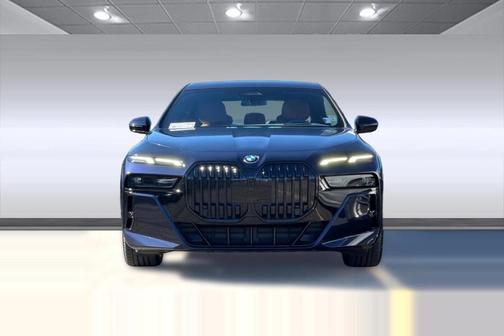 Carbon Black Metallic 2023 BMW 740 i