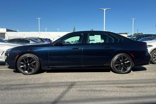 2023 BMW 740 i