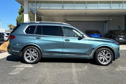 2025 BMW X7 xDrive40i