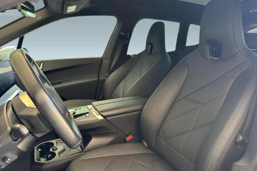 Mineral White Metallic 2024 BMW iX xDrive50