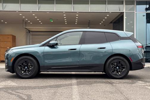 2025 BMW iX xDrive50