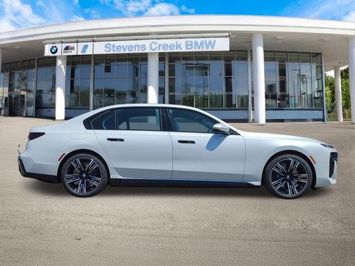 2025 BMW i7 xDrive60