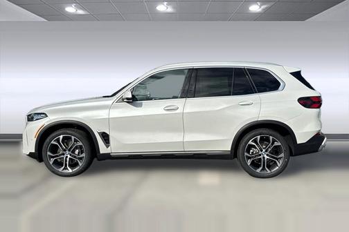 Mineral White Metallic 2026 BMW X5 xDrive40i