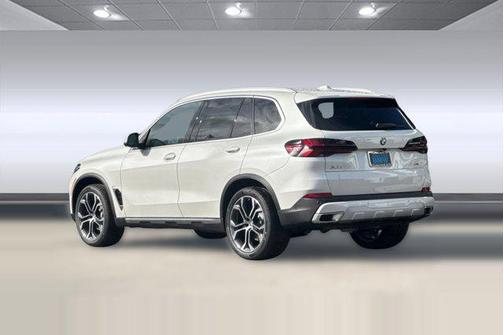 Mineral White Metallic 2026 BMW X5 xDrive40i