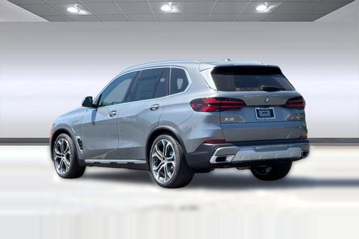 Skyscraper Grey Metallic 2026 BMW X5 PHEV xDrive50e