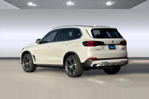 Mineral White Metallic 2026 BMW X5 xDrive40i