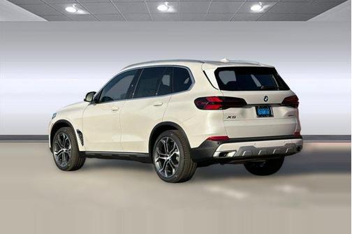 Mineral White Metallic 2026 BMW X5 xDrive40i