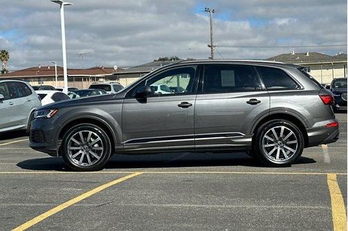 2024 Audi Q7 45 Premium Plus