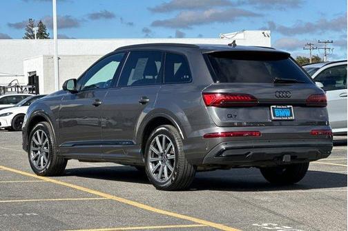2024 Audi Q7 45 Premium Plus