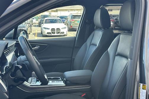2024 Audi Q7 45 Premium Plus