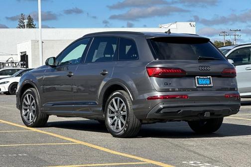 2024 Audi Q7 45 Premium Plus