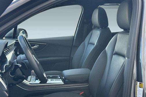 2024 Audi Q7 45 Premium Plus