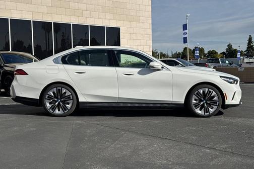 2025 BMW i5 eDrive40