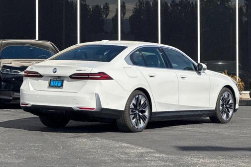 2025 BMW i5 eDrive40