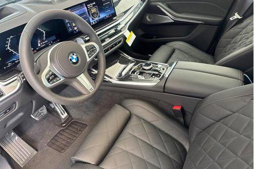 Brooklyn Grey Metallic 2027 BMW X7 xDrive40i