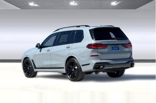 Brooklyn Grey Metallic 2027 BMW X7 xDrive40i