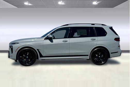 Brooklyn Grey Metallic 2027 BMW X7 xDrive40i