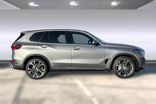 Skyscraper Grey Metallic 2026 BMW X5 xDrive40i