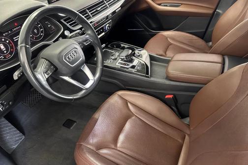 Black 2019 Audi Q7 55 Premium Plus