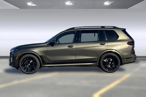 Manhattan Green Metallic 2026 BMW X7 xDrive40i